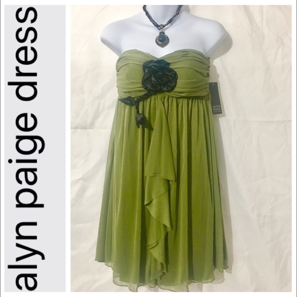 STRAPLESS PROM DRESS (M) 3pcs available